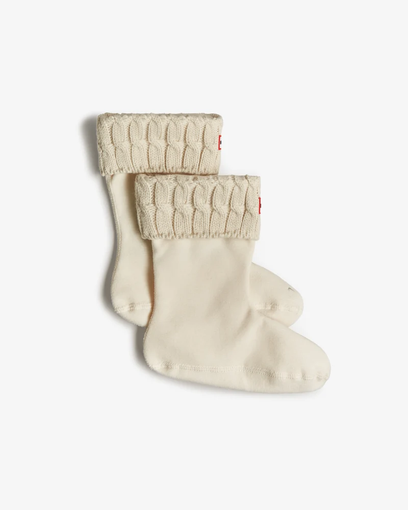 Recycled 6 Stitch Cable Cuff Short Stiefelsocken Weiß (Unisex)