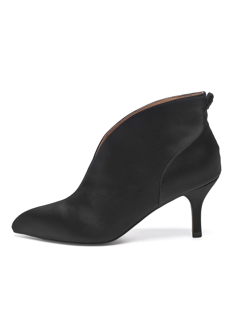 Valentine Low Cut Satin - Black